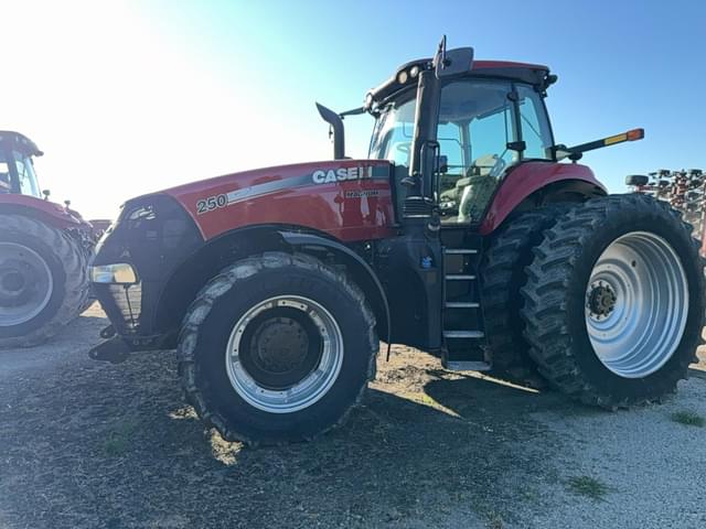 Image of Case IH Magnum 250 equipment image 3