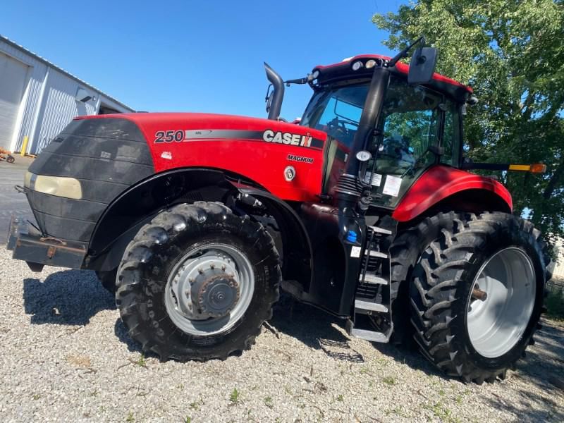 2017 Case IH Magnum 250 Equipment Image0