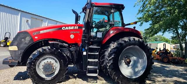 Image of Case IH Magnum 250 equipment image 1