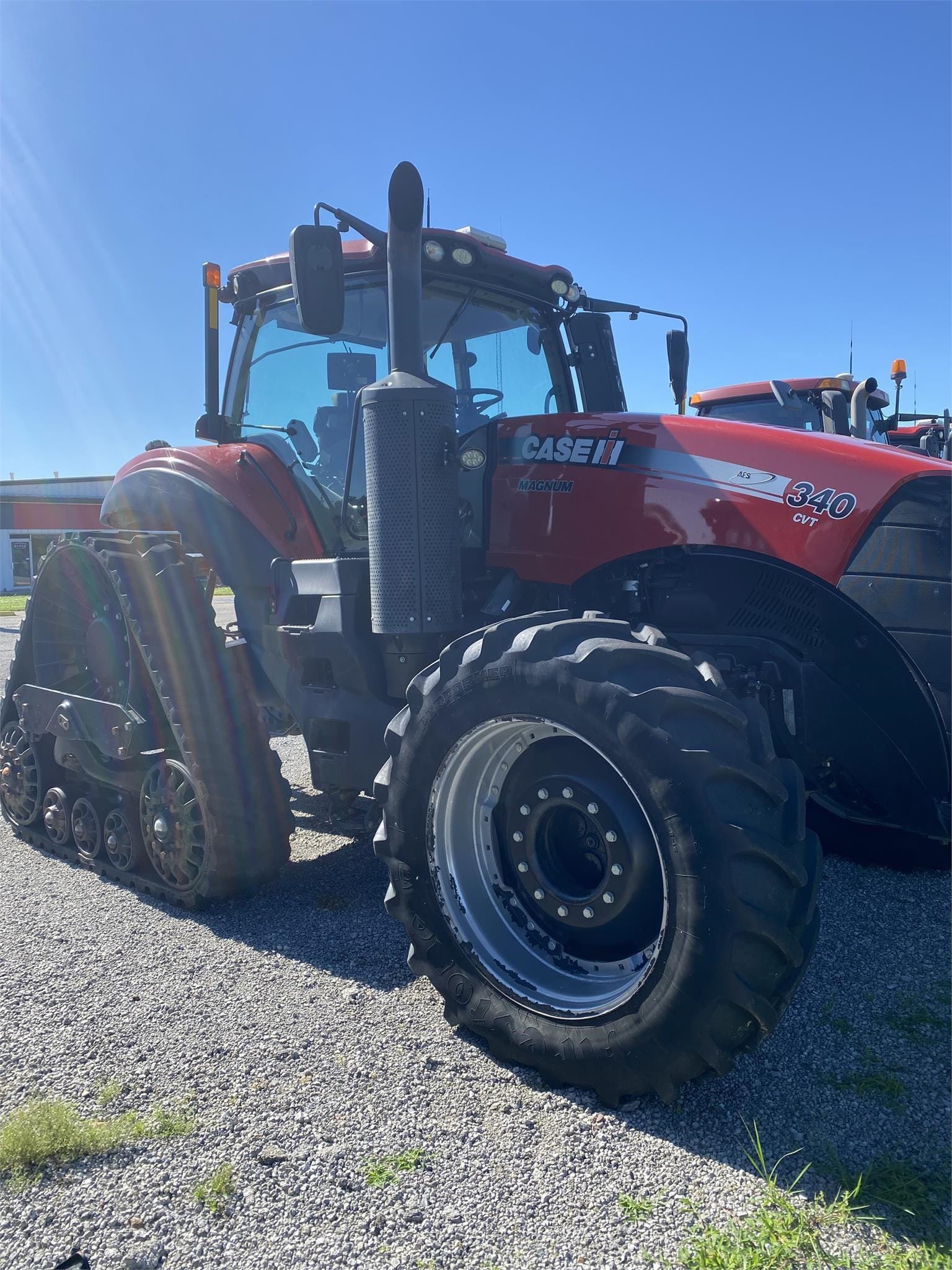 2017 Case IH Magnum 340 Rowtrac Equipment Image0