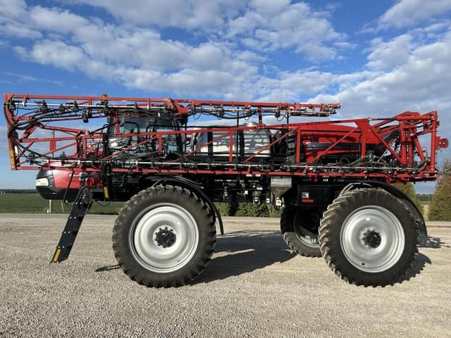 Image of Case IH Patriot 3240 equipment image 2