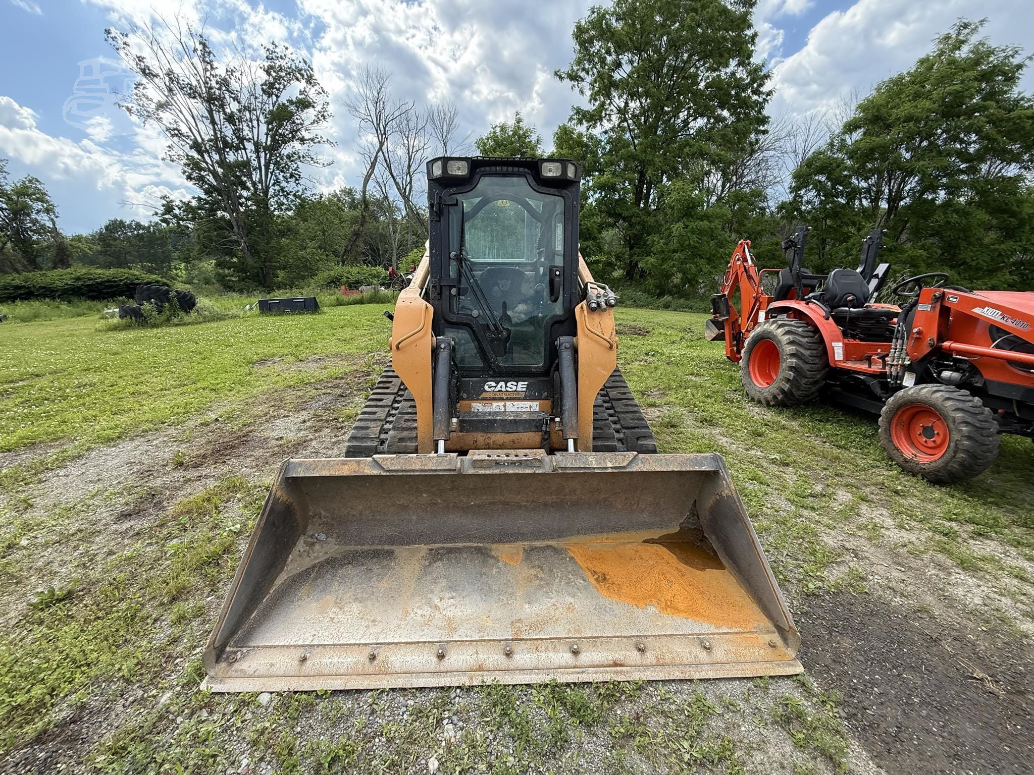 2017 Case TV370 Equipment Image0