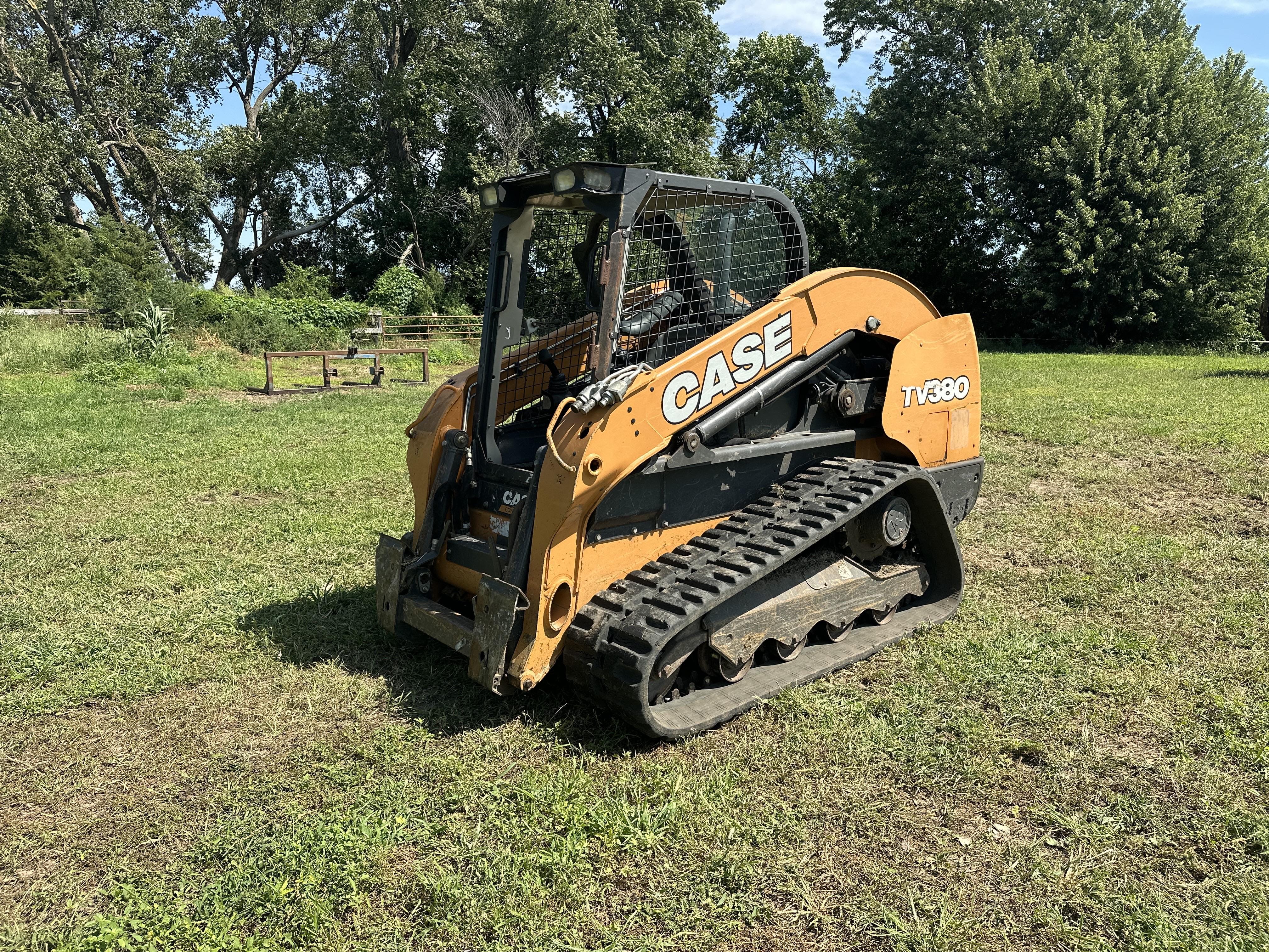 2017 Case TV380 Equipment Image0