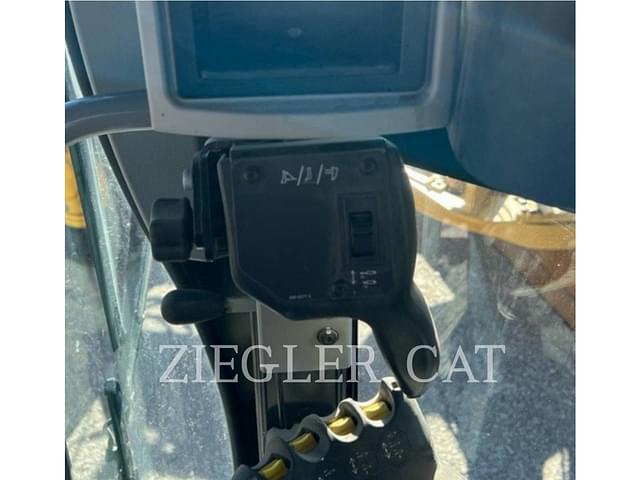 Image of Caterpillar 12M3 equipment image 2