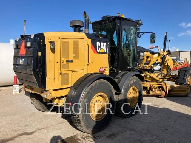 Image of Caterpillar 12M3 AWD equipment image 4