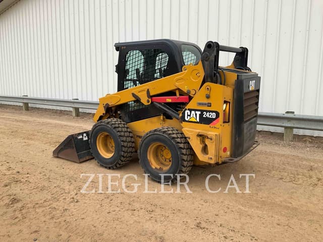 Image of Caterpillar 242D equipment image 3
