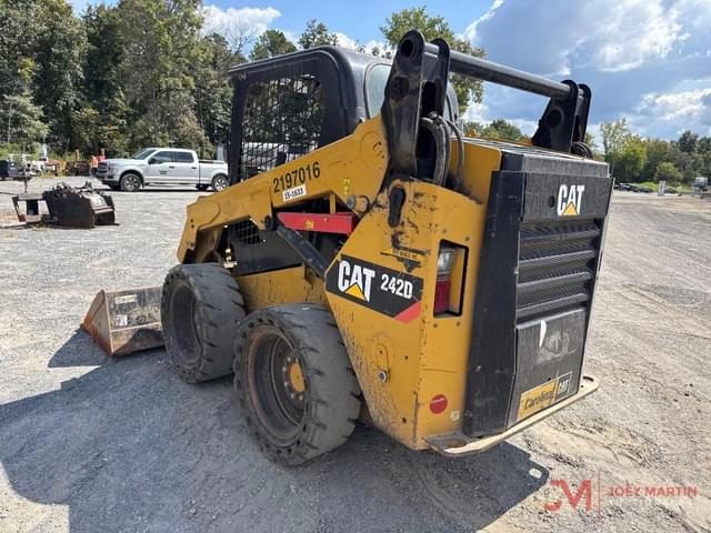 Image of Caterpillar 242D equipment image 3