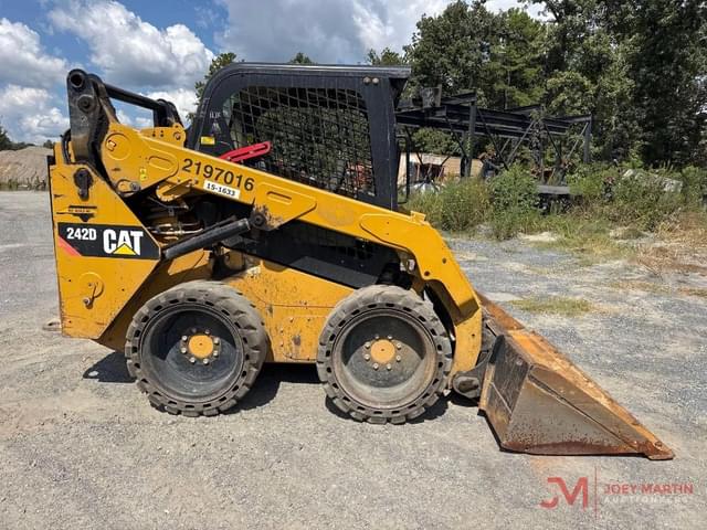 Image of Caterpillar 242D equipment image 1