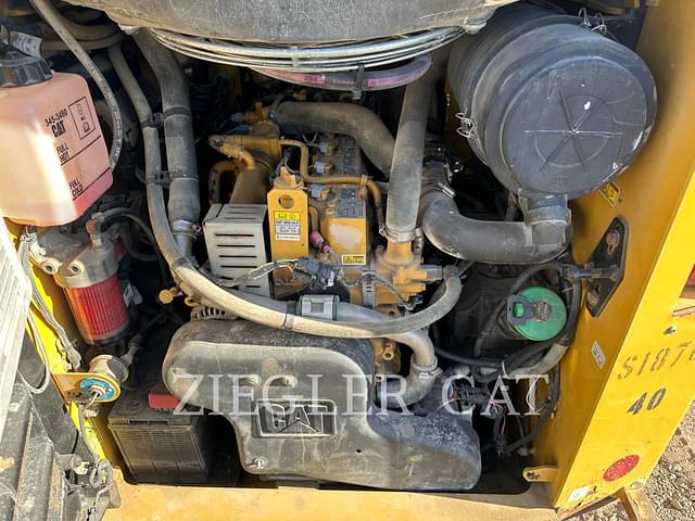 Image of Caterpillar 262D equipment image 2