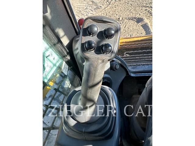 Image of Caterpillar 262D equipment image 3