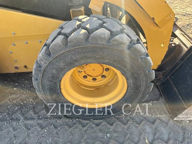 Image of Caterpillar 262D equipment image 2