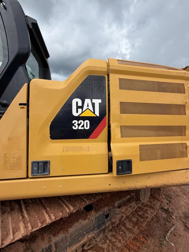 Image of Caterpillar 320 equipment image 1