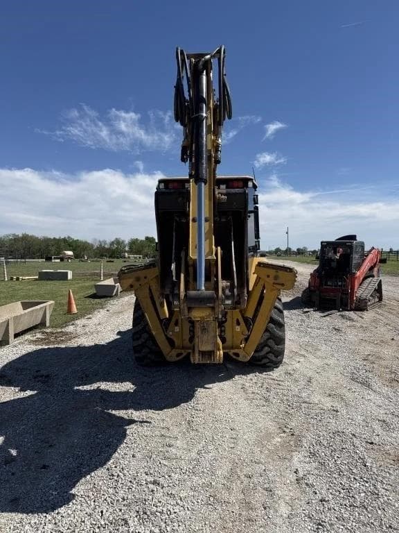 Image of Caterpillar 420F2 equipment image 3