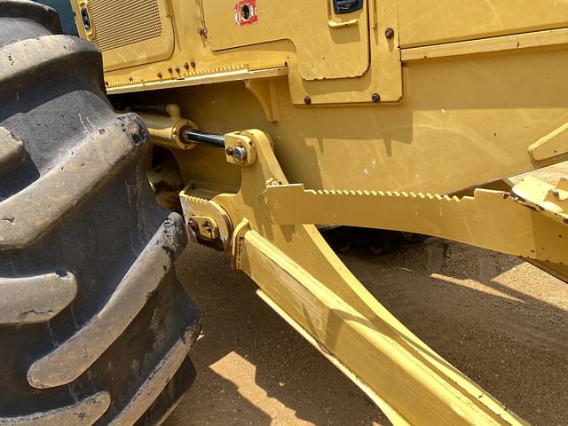 Image of Caterpillar 525D equipment image 4