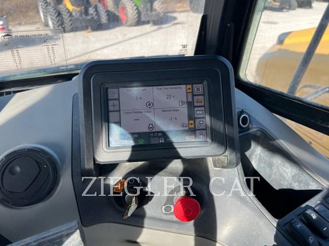 Image of Caterpillar 745 equipment image 3