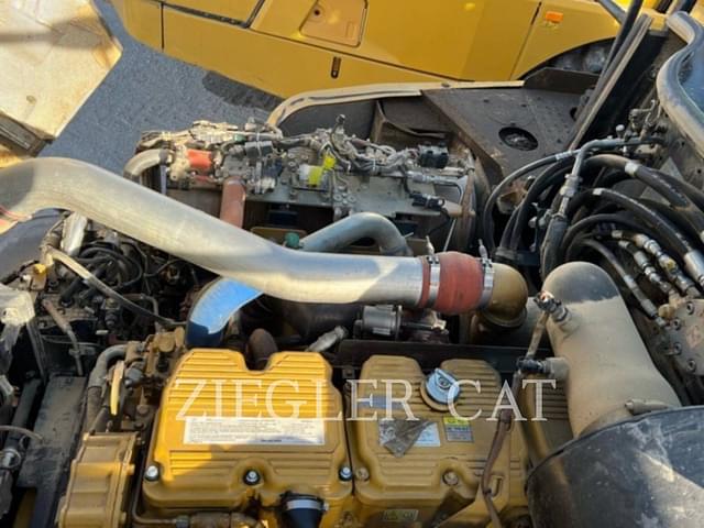 Image of Caterpillar 745 equipment image 4