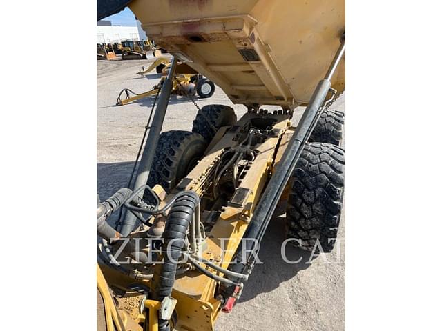Image of Caterpillar 745 equipment image 1