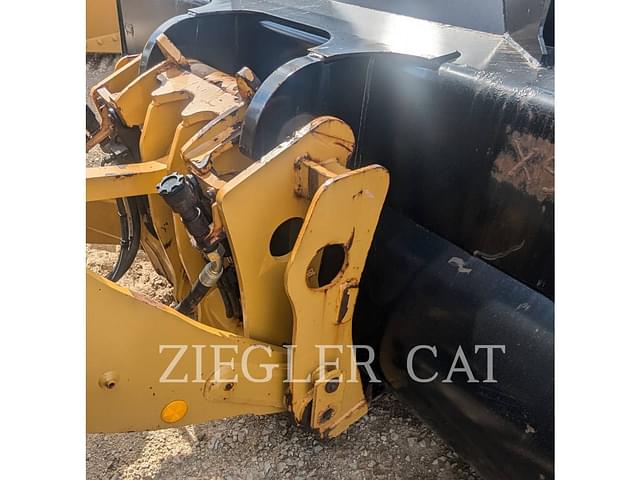 Image of Caterpillar 926M equipment image 3