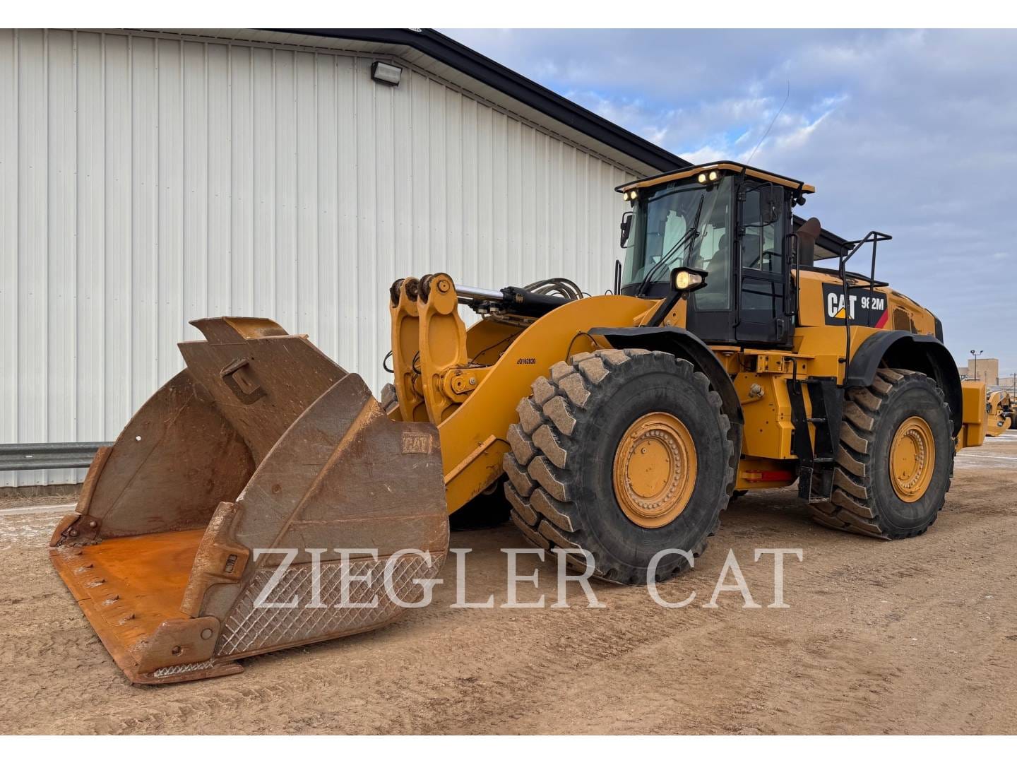 2017 Caterpillar 982M Equipment Image0