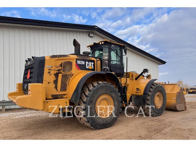 Image of Caterpillar 982M equipment image 2