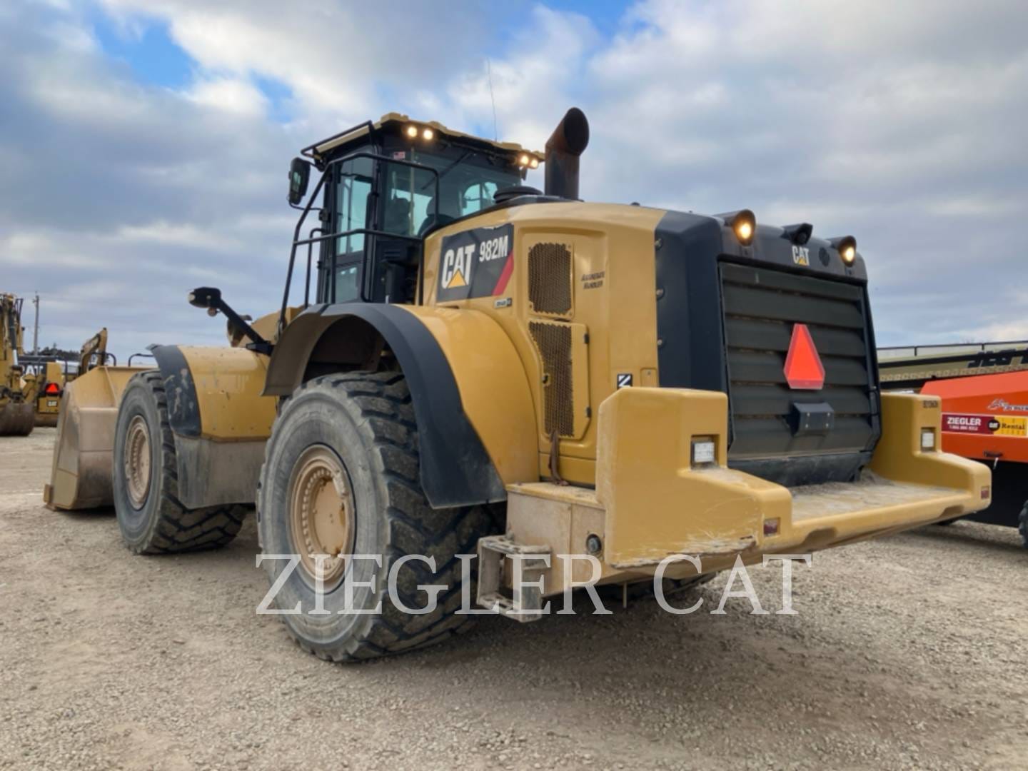 Main image Caterpillar 982M