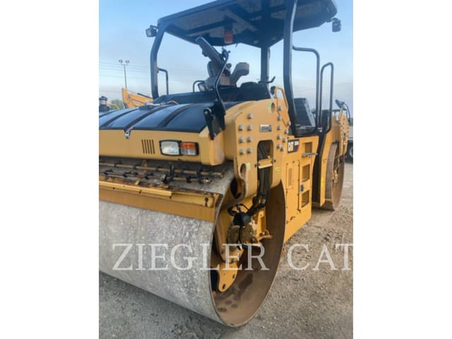 Image of Caterpillar CB66B equipment image 2