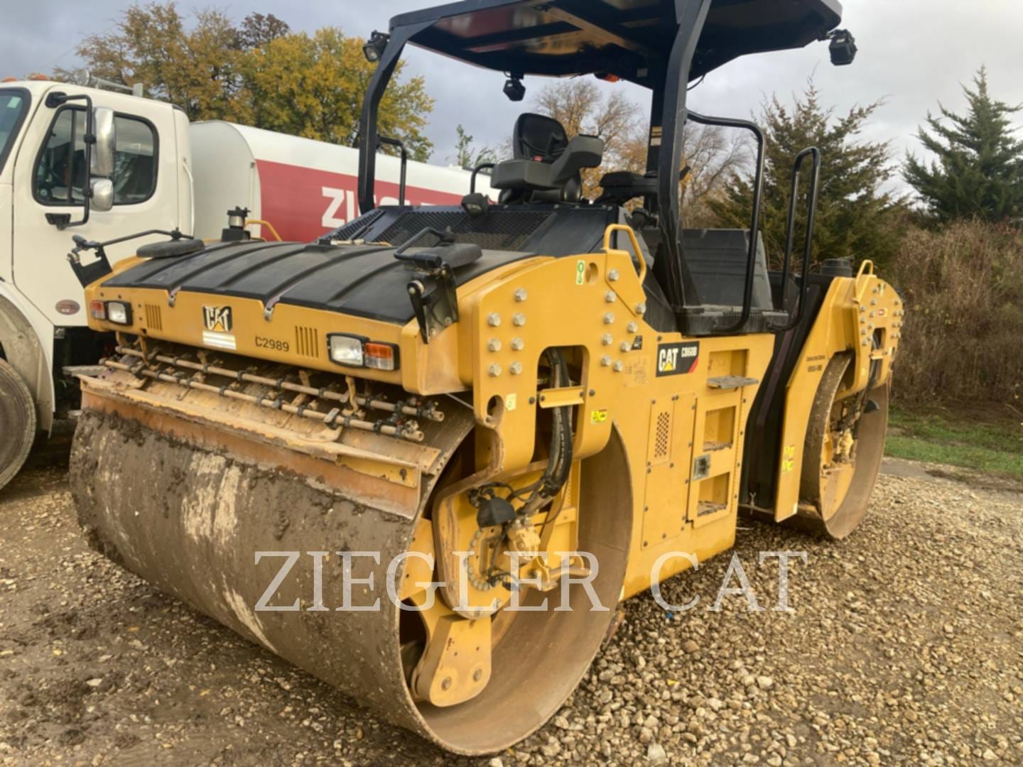Main image Caterpillar CB68B