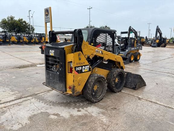 Image of Caterpillar 242D equipment image 4
