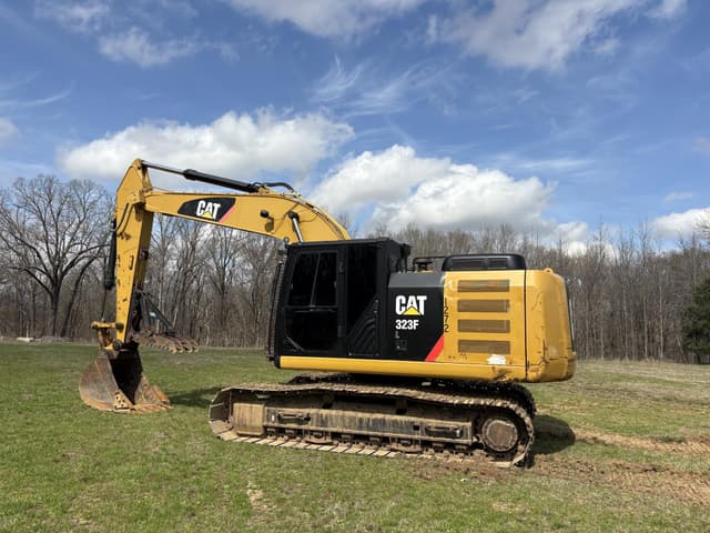 Image of Caterpillar 323FL equipment image 3