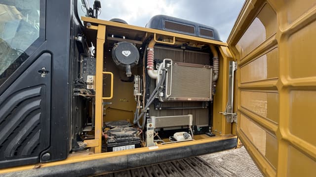 Image of Caterpillar 323FL equipment image 4