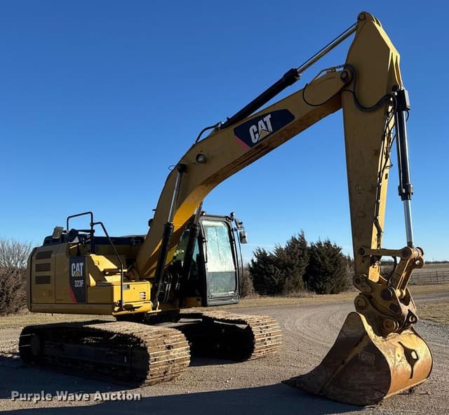 Image of Caterpillar 323FL equipment image 2