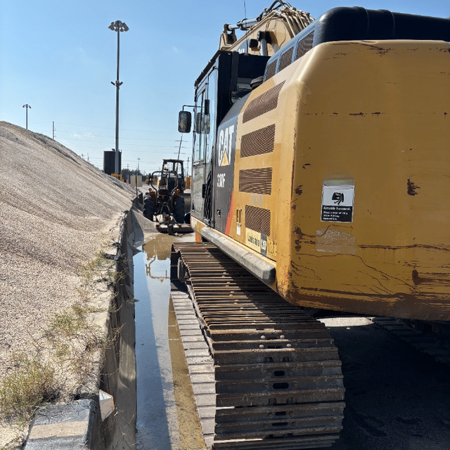 Image of Caterpillar 330FL equipment image 4