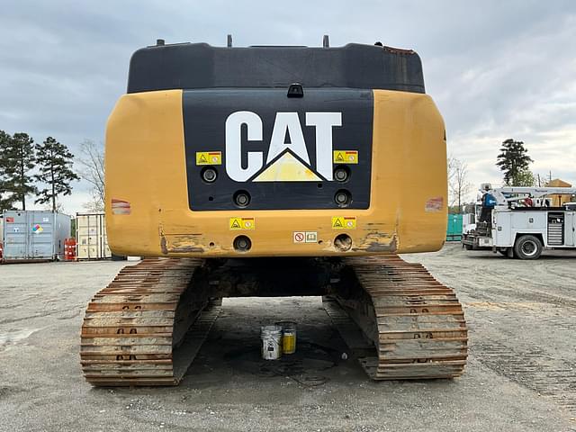 Image of Caterpillar 352F equipment image 4