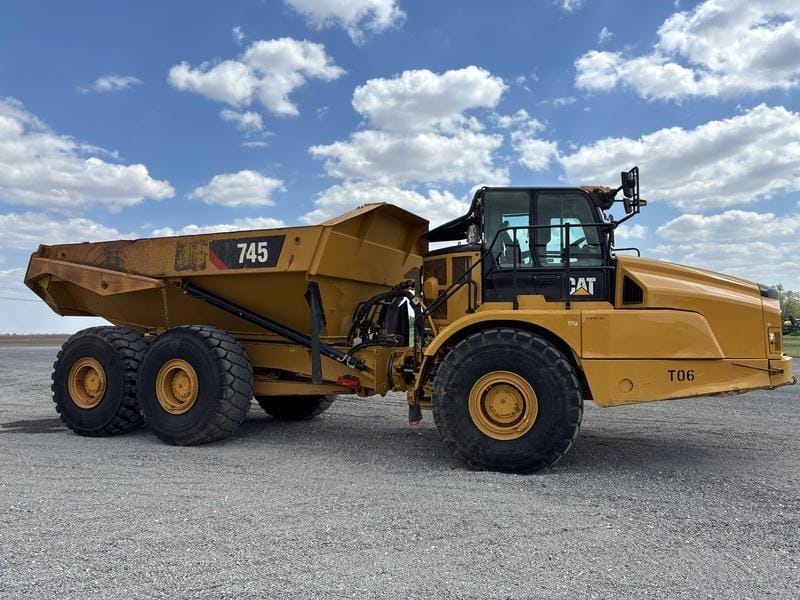 2017 Caterpillar 745 Equipment Image0