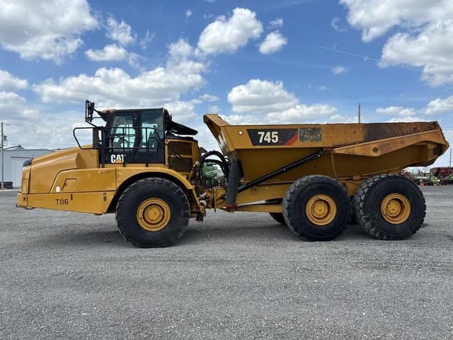 Image of Caterpillar 745 equipment image 2