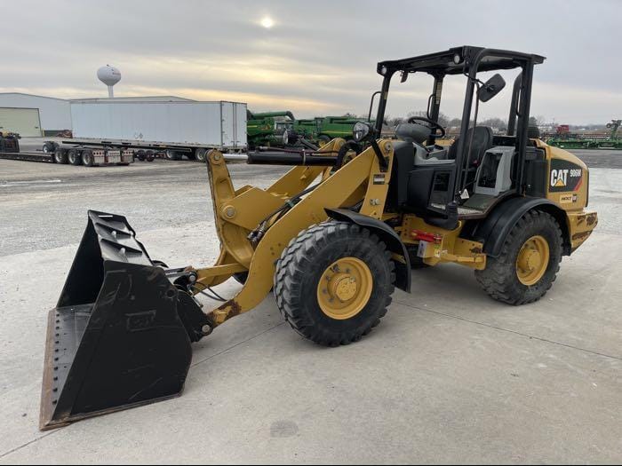 2017 Caterpillar 906M Equipment Image0
