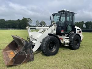 2017 Caterpillar 908M Image