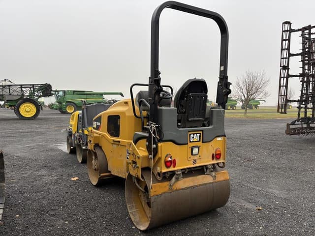 Image of Caterpillar CB24B equipment image 2