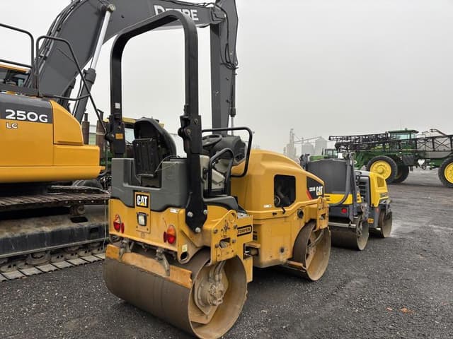 Image of Caterpillar CB24B equipment image 4