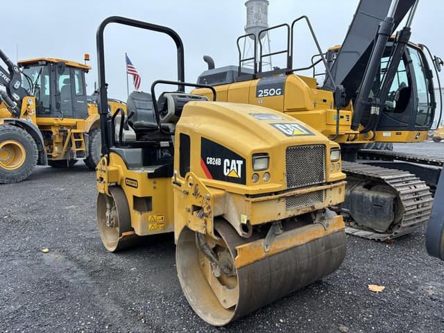 Image of Caterpillar CB24B equipment image 2