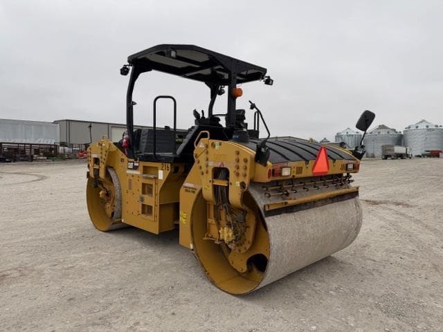 Image of Caterpillar CB66B equipment image 2
