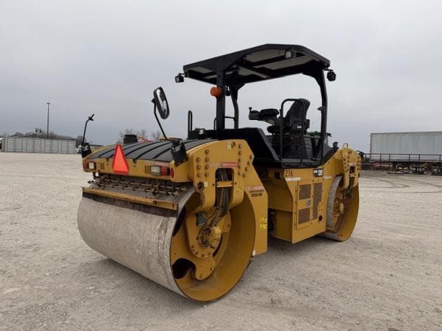 Image of Caterpillar CB66B equipment image 4