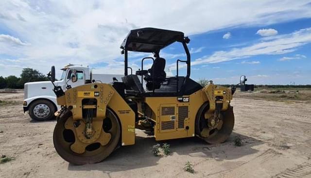 Image of Caterpillar CB66B equipment image 2