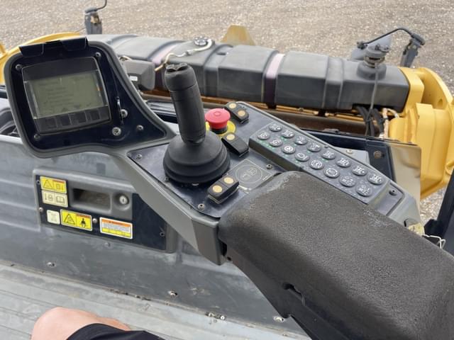 Image of Caterpillar CB66B equipment image 4