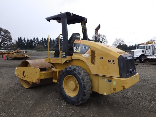 Image of Caterpillar CS44 equipment image 4