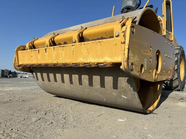 Image of Caterpillar CS44 equipment image 4