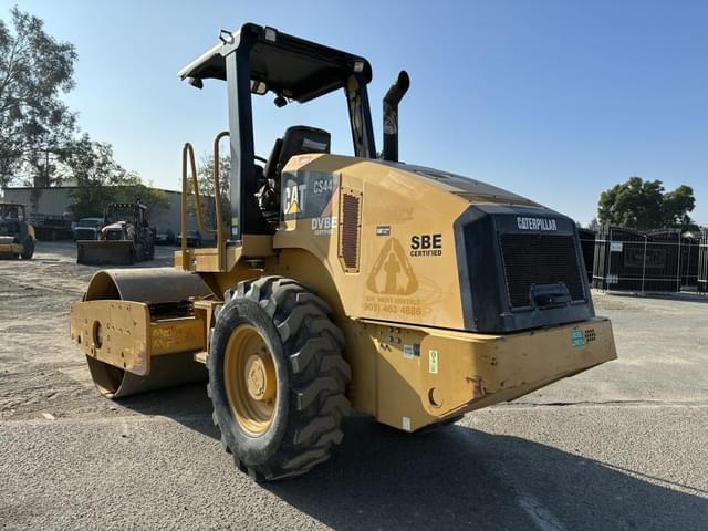 Image of Caterpillar CS44 equipment image 3