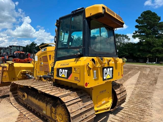 Image of Caterpillar D5 equipment image 3