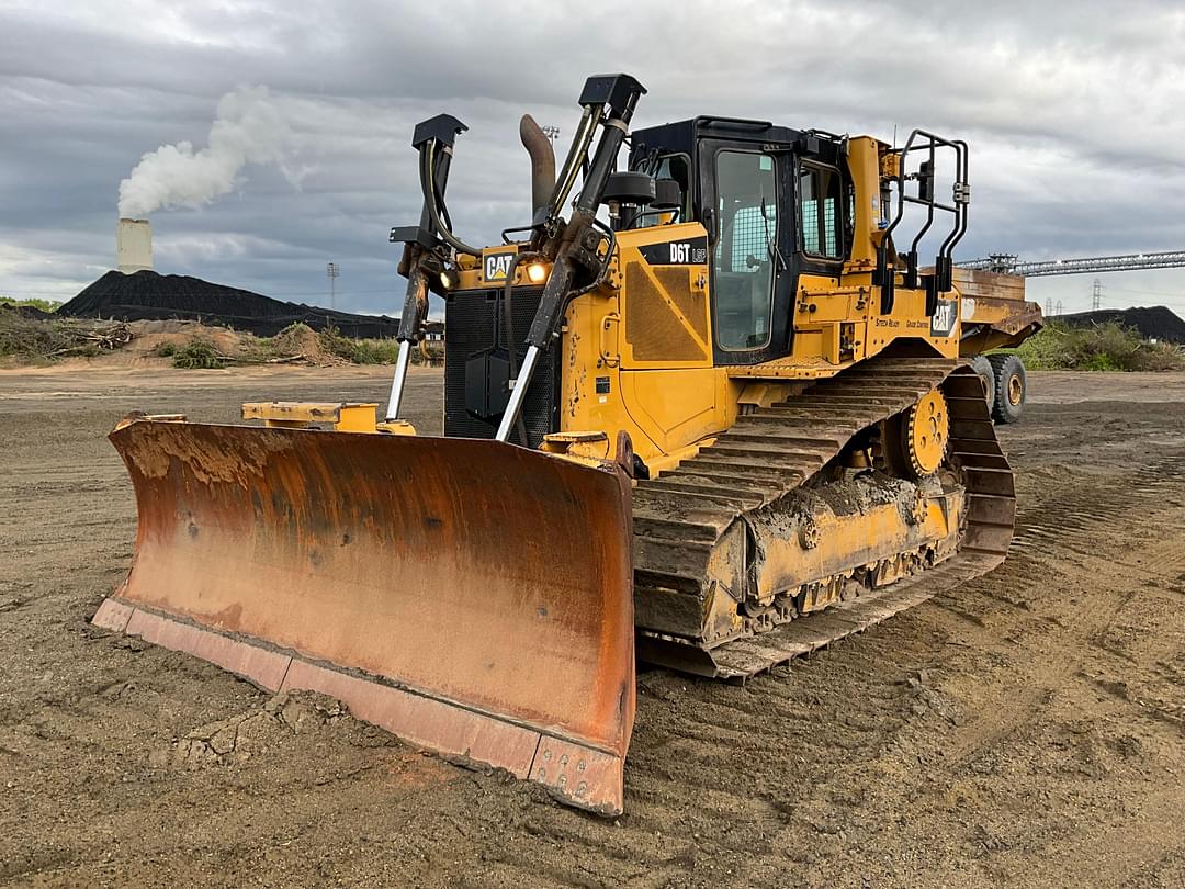 Image of Caterpillar D6T LGP Primary image
