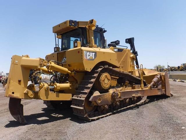 Image of Caterpillar D8T equipment image 3